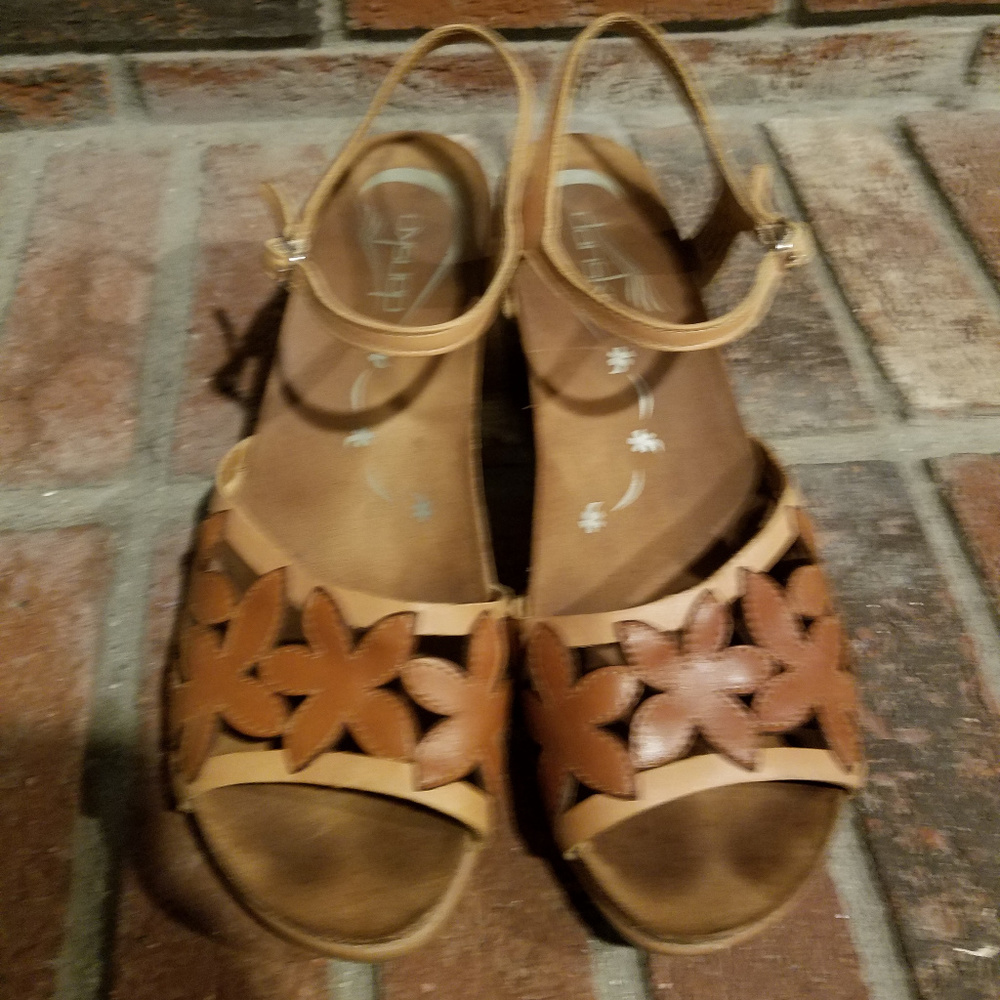 Dansko Womens SIze 41 Flowered Sandles Orthapedic
